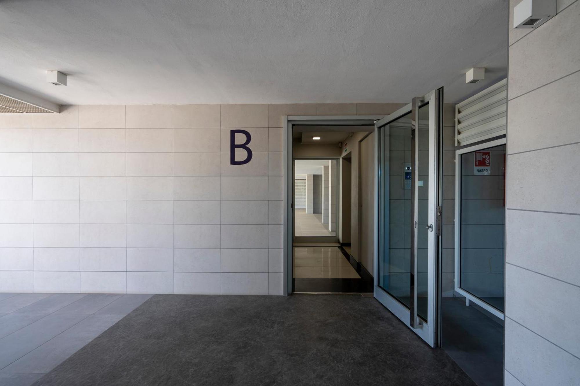 Kind Park - Sleek Apartment With Terrace & Parking 巴里 外观 照片
